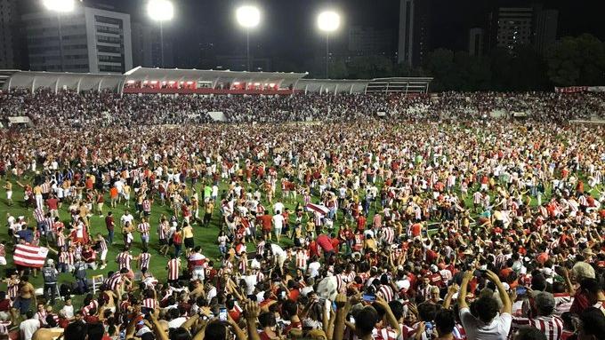 Invasão total no Estádio dos Aflitos