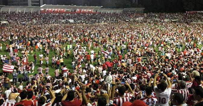 Impressionante invasão dos Aflitos