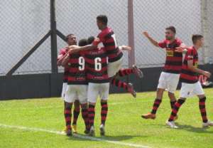 Segundona: Flamengo vence Rio Branco e bota um pé nas quartas de final
