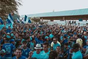 Série C: Torcida recebe Confiança com festa e faz 'carnaval' em Aracaju; Veja imagens!