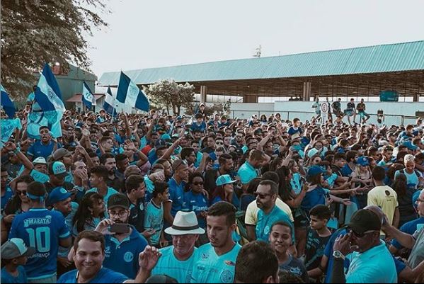 Série C: Torcida recebe Confiança com festa e faz ‘carnaval’ em Aracaju; Veja imagens!
