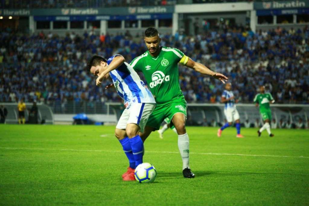 A Chapecoense chegou ao terceiro jogo seguido sem vitória ao perder para o CSA (Foto: Márcio Cunha/ACF)