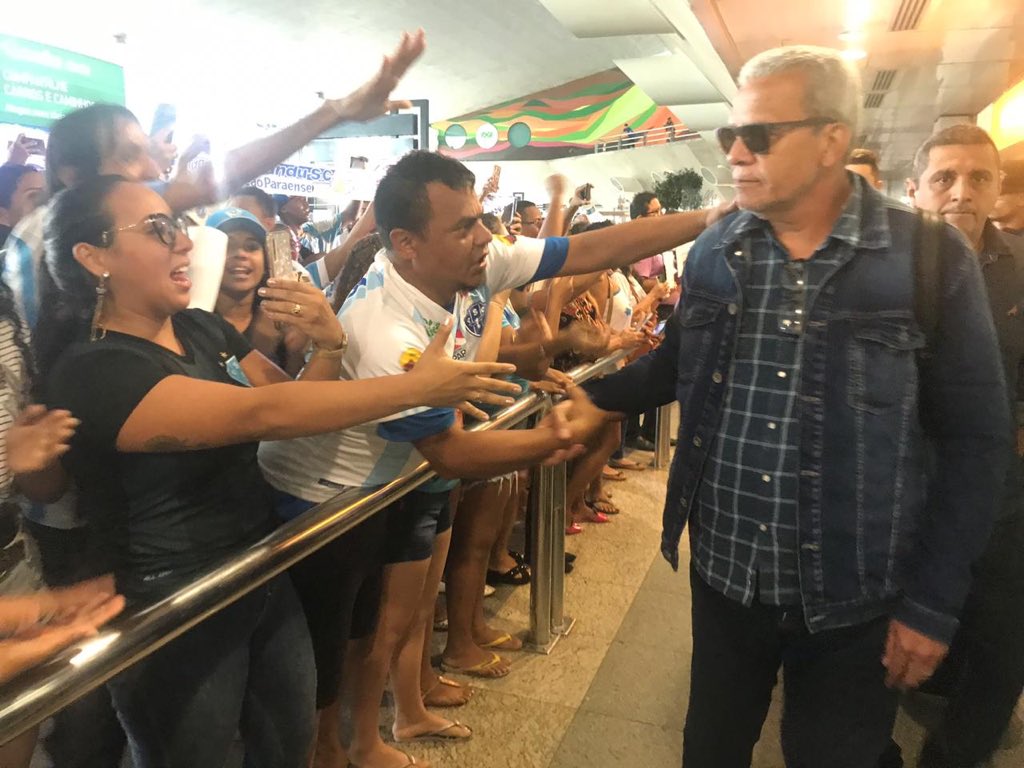 Série C: Mesmo sem acesso, Paysandu é recepcionado pela torcida no aeroporto