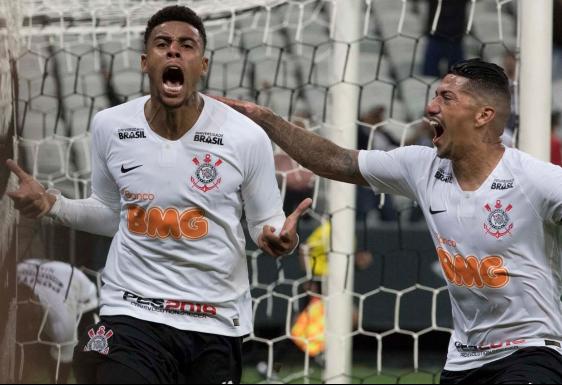 Artilheiros do Corinthians podem jogar juntos contra o Fluminense