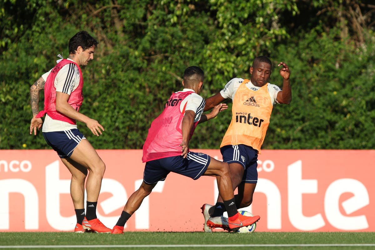 Hernanes, Pato, Pablo e Toró treinam com bola no São Paulo