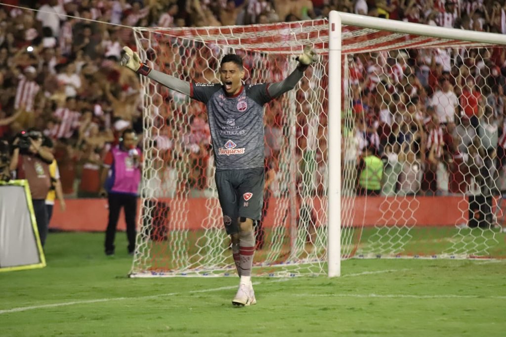 Jefferson foi herói no gol do Náutico. (Foto: Léo Lemos / Náutico)