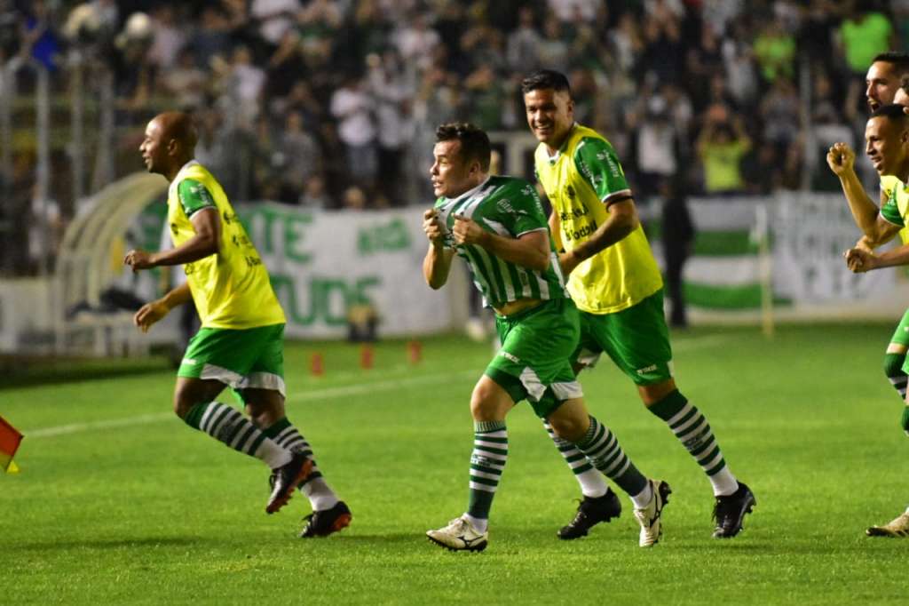 Renato Cajá fez hat-trick no jogo do acesso. (Foto: Arthur Dallegrave / EC Juventude)