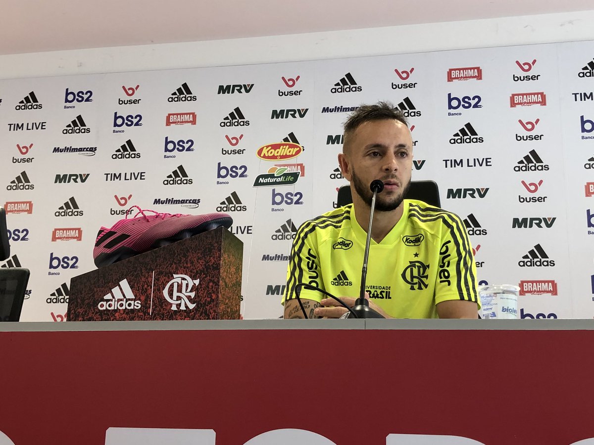 Rafinha pede cautela ao Flamengo para encarar o Santos: ‘Euforia do lado de fora’