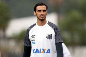 Perto de rescindir contrato, Bryan Ruiz diz que tem dinheiro a receber do Santos