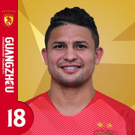 Naturalizado chinês, brasileiro estreia pela seleção e faz 2 gols nas Eliminatórias