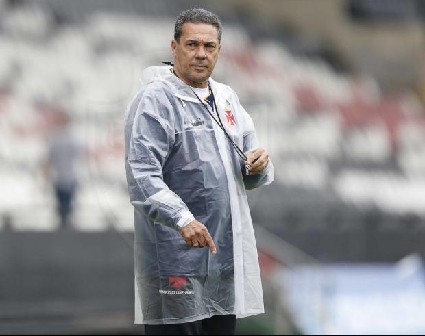 “O Vasco briga para se manter na primeira divisão” diz Vanderlei Luxemburgo