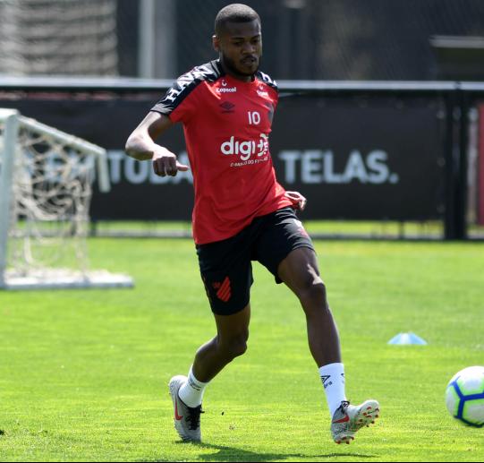 Atacante aposta na torcida para Athletico abrir vantagem na final da Copa do Brasil
