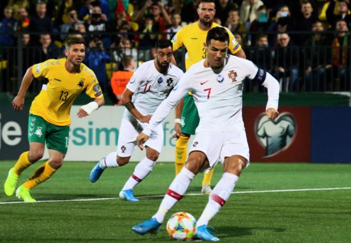 ELIMINATÓRIAS EURO: Cristiano Ronaldo faz 4 gols e Portugal goleia