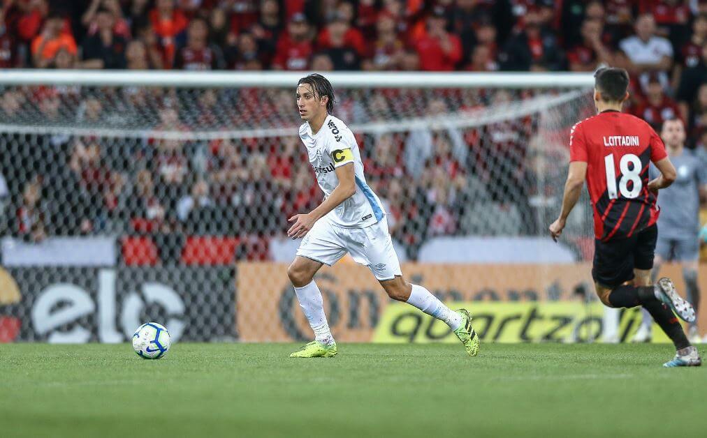 Lesão tira zagueiro do Grêmio por até três semanas e lateral será operado