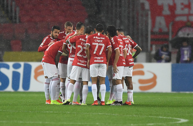 Na luta por título inédito, Athletico-PR tenta abrir vantagem sobre Inter em casa