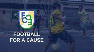 Leilões de uniformes e chuteiras de jogadores de futebol ajudam pessoas carentes