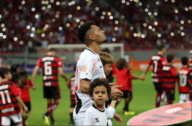 Série B: Departamento de Futebol do Guarani mira repatriar zagueiro do Vasco da Gama