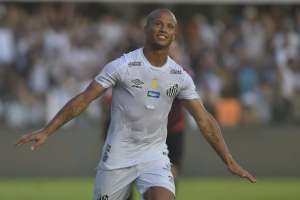 Carlos Sánchez diz que Santos está na briga pelo título: 'Nós temos confiança'