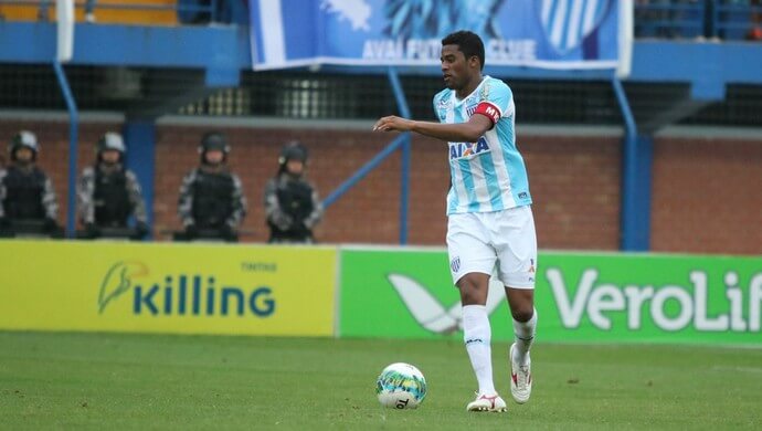 Betão desabafa sobre situação do Avaí: “Quem jogar a toalha vai pedir para sair”