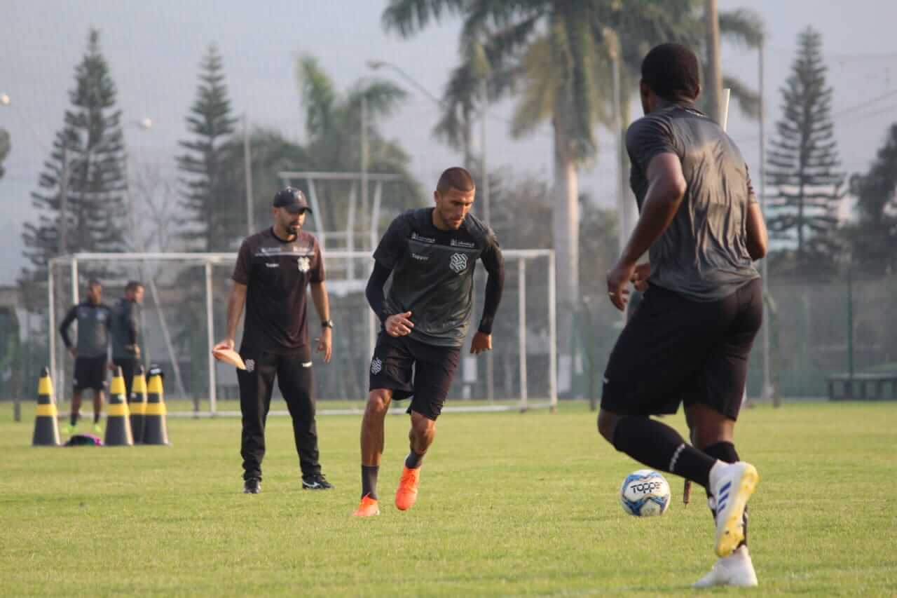 Time da Série B volta a atrasar salários de jogadores e funcionários