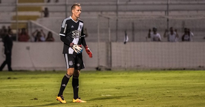 Goleiro de time do Brasileirão ganha ação trabalhista contra Ponte Preta