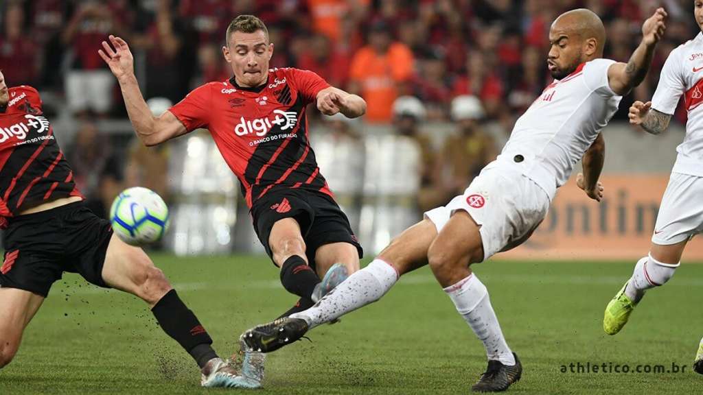 Athletico Paranaense derrota o Inter