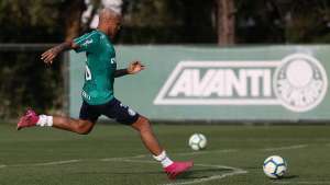 Início da 'era Mano' faz Deyverson perder espaço e virar a 4ª opção para o ataque