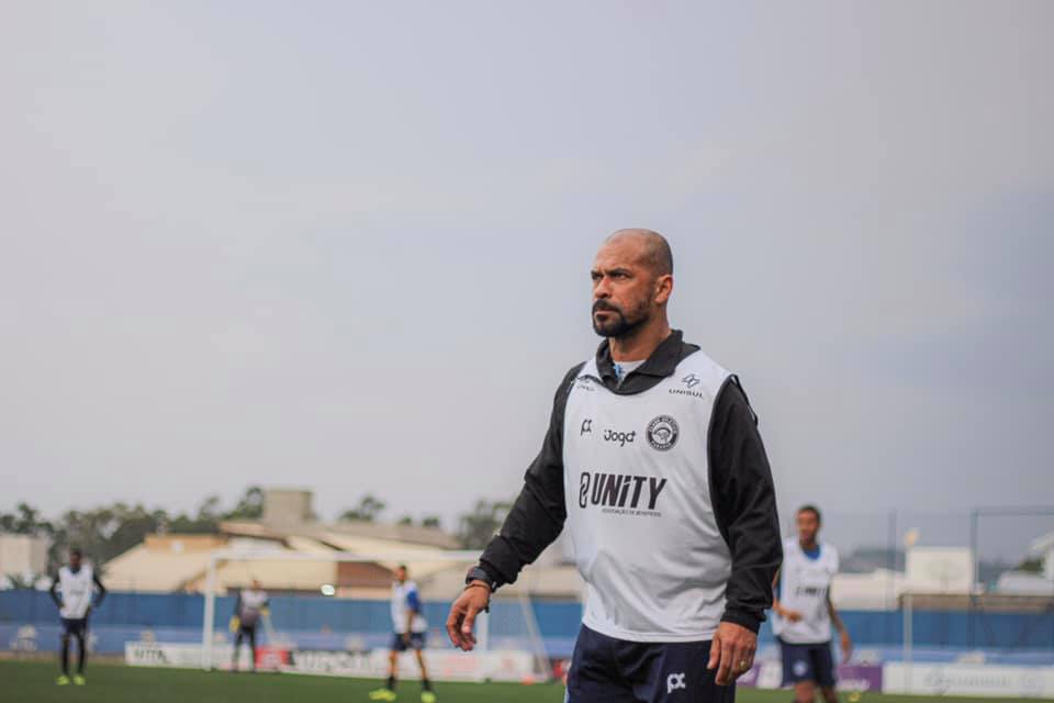 Apesar da vitória, Pingo desaprova desempenho do Tubarão na Copa Santa Catarina
