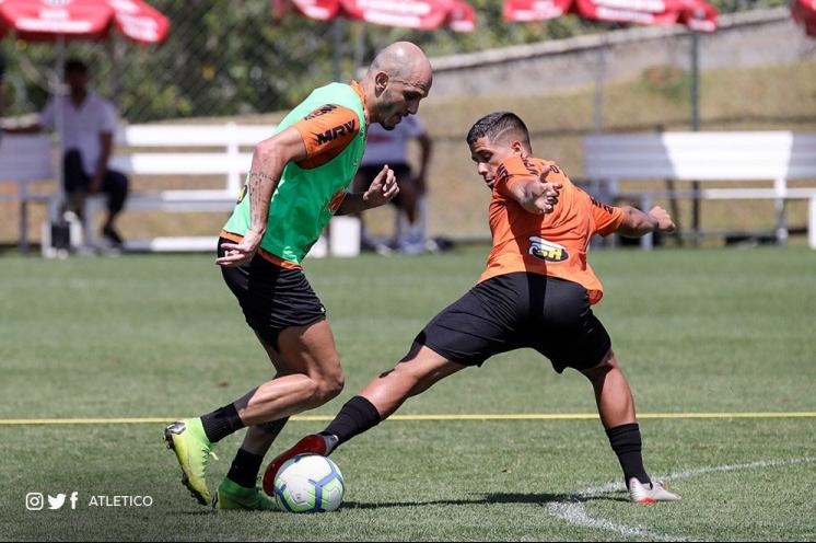 Lateral reclama de jogo do Atlético-MG às 11h: ‘Quem perde é o espetáculo’