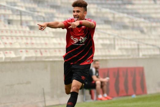 BRASILEIRO SUB-20: Athletico-PR goleia Santos e cola no G8