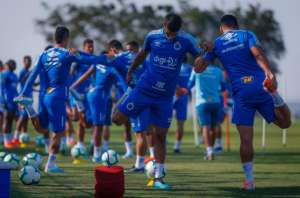 Após três dias de protestos, torcida do Cruzeiro não comparece ao CT do clube