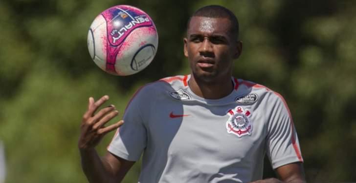 Corinthians renova com atacante e solicita retorno de zagueiro que estava no Bahia