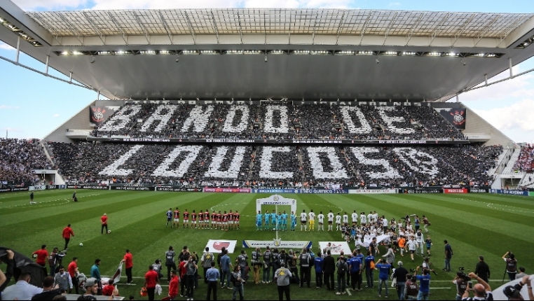 Cobrança de R$ 450 mi por arena é novo capítulo de 'novela corintiana'