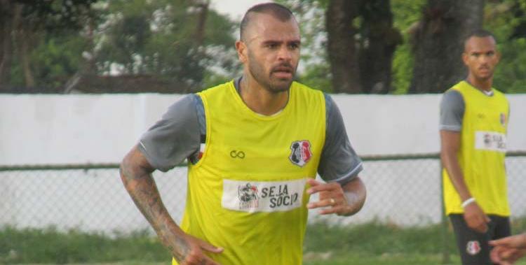 Série C: Revelado no São Paulo, meia ex-Guarani e Portuguesa deixa o Santa Cruz