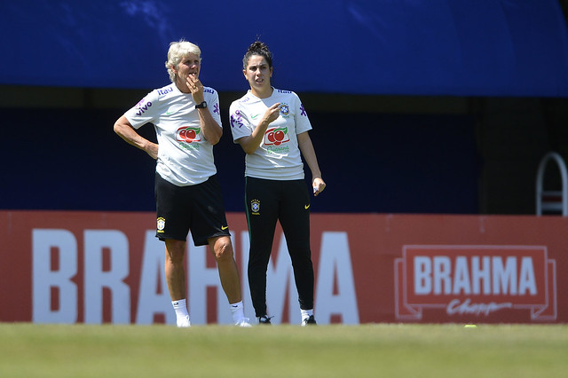 Em projeto do futebol feminino, Pia acompanha treinamento da seleção sub-20