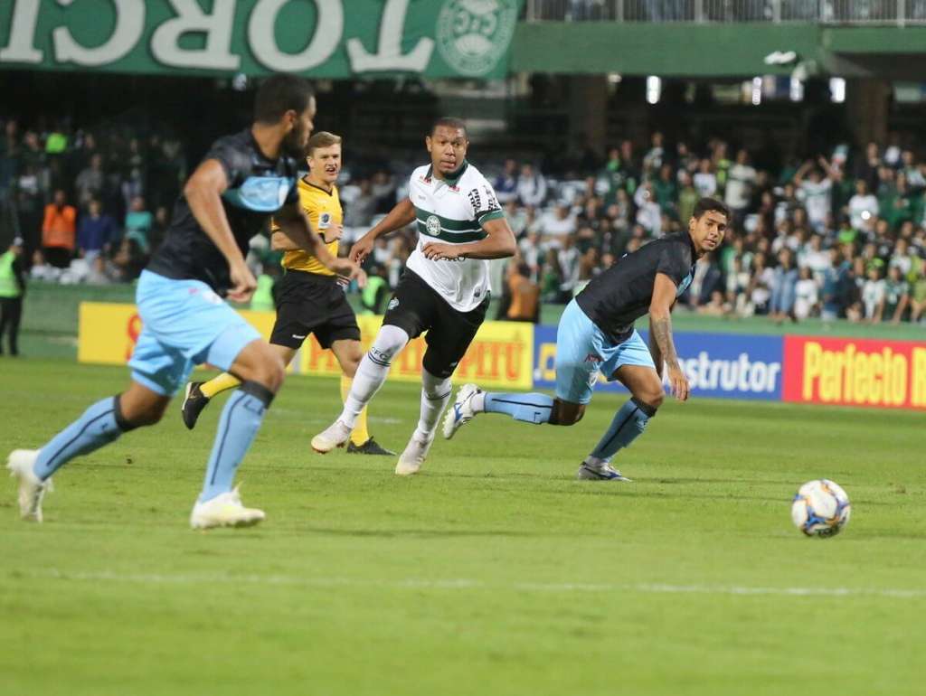 Artilheiro da Série B, o atacante Rodrigão desfalca o Coritiba no Estádio do Café