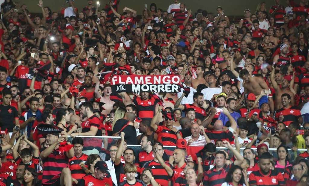 Com girassóis, torcida flamenguista lotará Maracanã em decisão frente o Santos - Gilvan de Souza / Flamengo