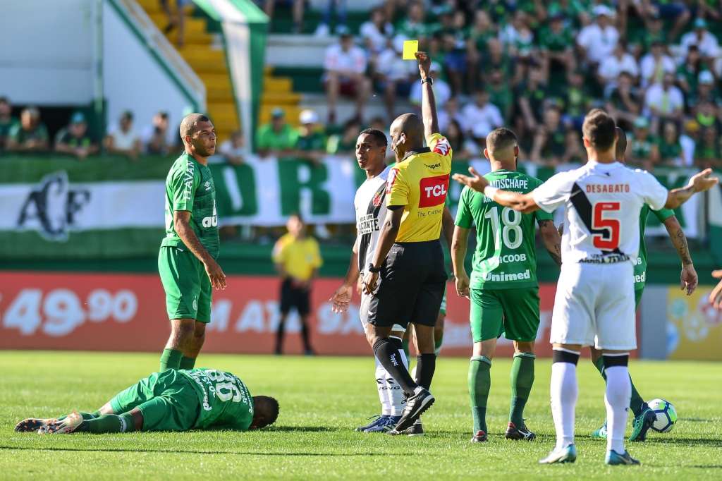 Chapecoense e Vasco fazem 'duelo dos desesperados' no Brasileirão