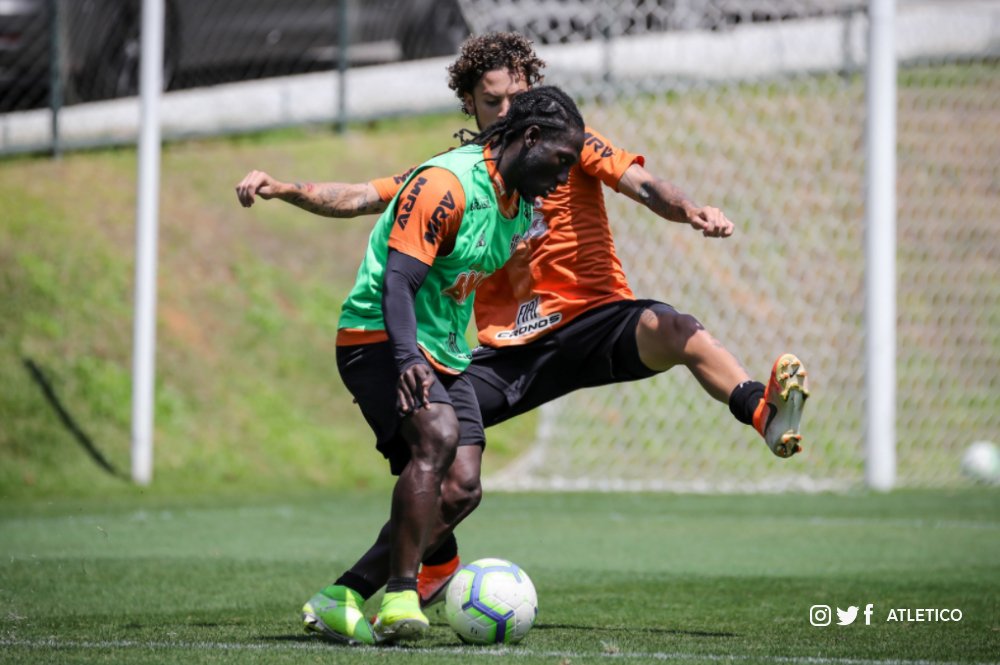 Técnico do Atlético-MG faz testes no ataque e não revela escalação
