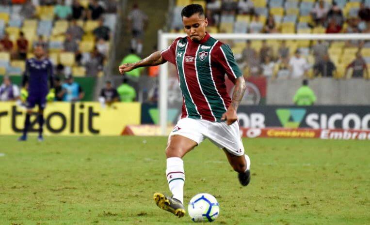 Recuperado, volante deve reforçar Fluminense contra o Corinthians