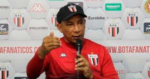 Série B: Técnico se emociona ao lembrar do pai e exalta comportamento do Botafogo-SP