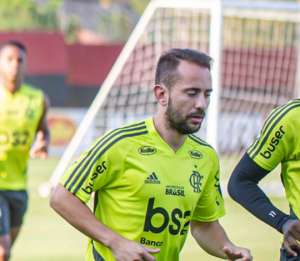 Fla e Santos decidem 1º turno em esperado duelo de líderes e legiões estrangeiras