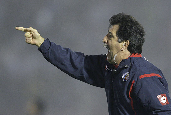 Técnico pretendido pelo Guarani pode assumir seleção da Costa Rica