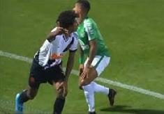 Reabilitado no Vasco, atacante comemora golaço de cobertura e nova chance no time