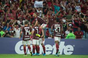 Desgaste físico do trio de artilheiros preocupa técnico do Flamengo