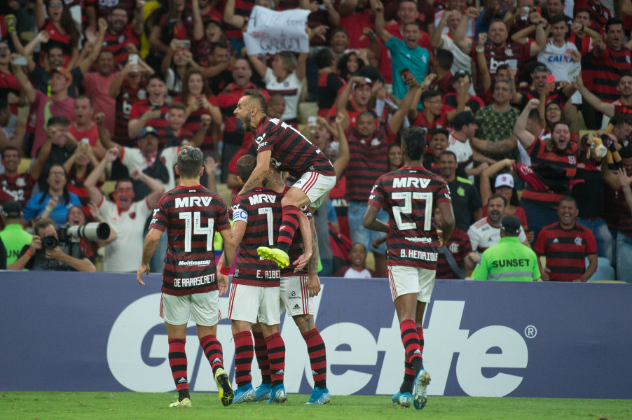 Desgaste físico do trio de artilheiros preocupa técnico do Flamengo