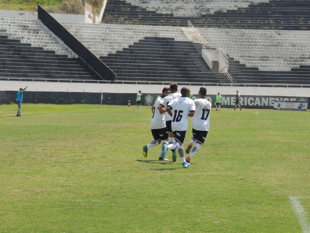 Técnico do EC São Bernardo festeja virada no último minuto e liderança na Copa Paulista