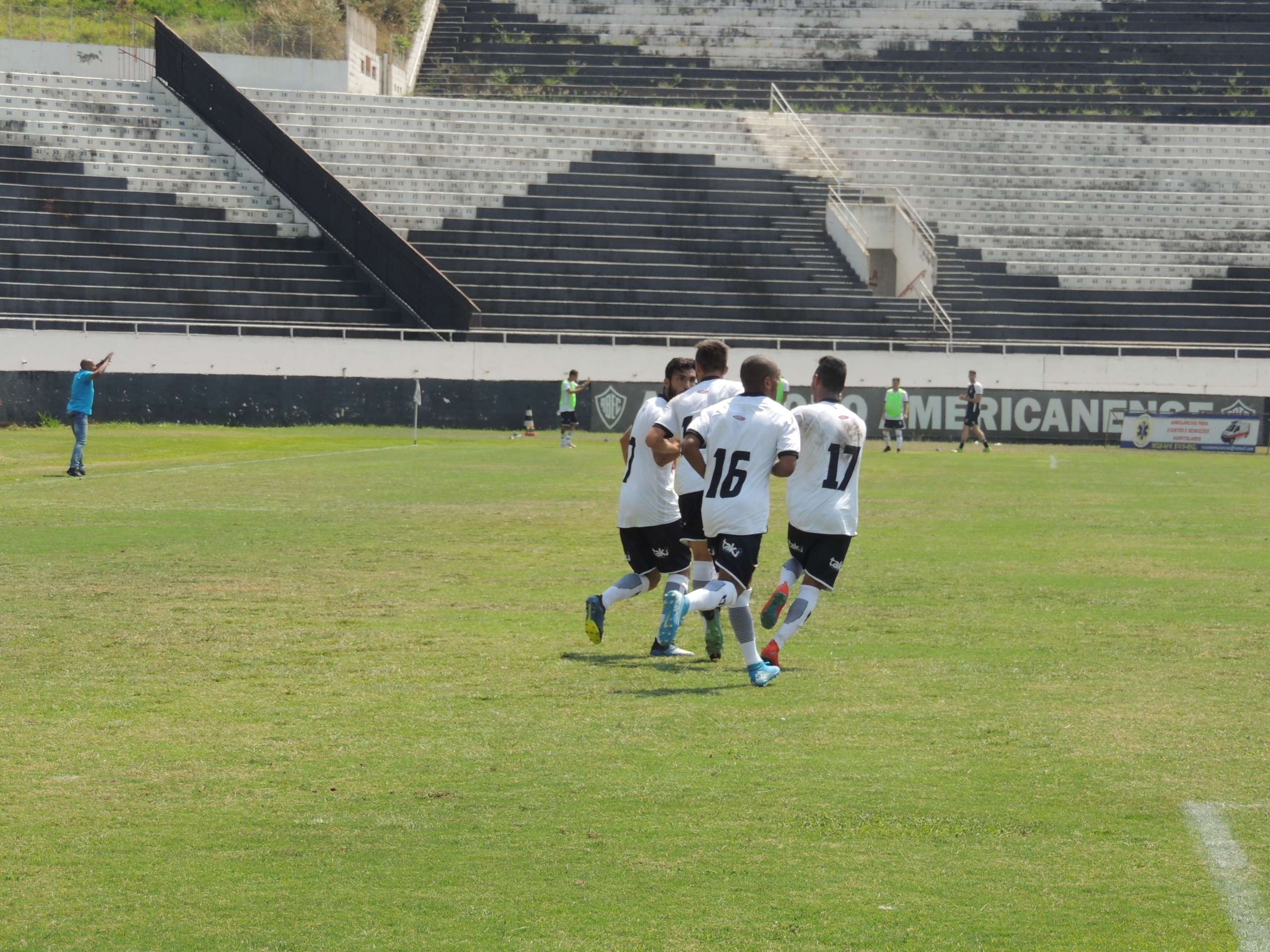 Copa Paulista: Técnico do EC São Bernardo festeja virada no último minuto e liderança
