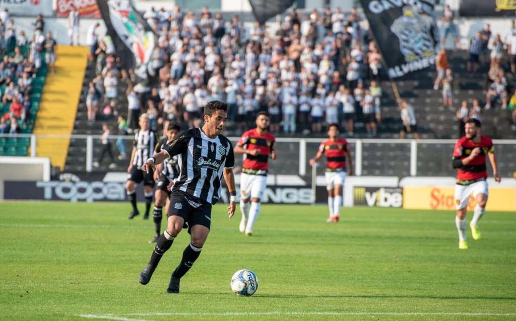 Torcida do Figueirense não economizou vaias após derrota para o Sport