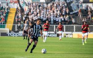 Série B: Após vaias e vidros quebrados, técnico pede apoio da torcida do Figueirense